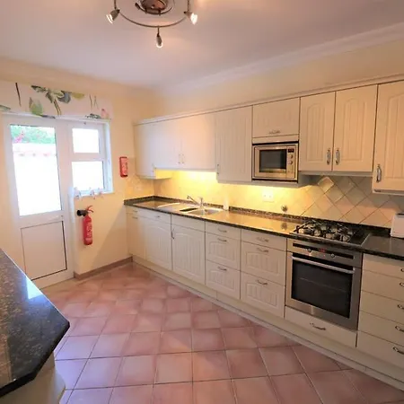 Villa Sleeps 10 Pool Air Con T607908
