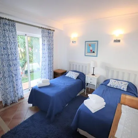 Βίλα Sleeps 10 Pool Air Con T607908